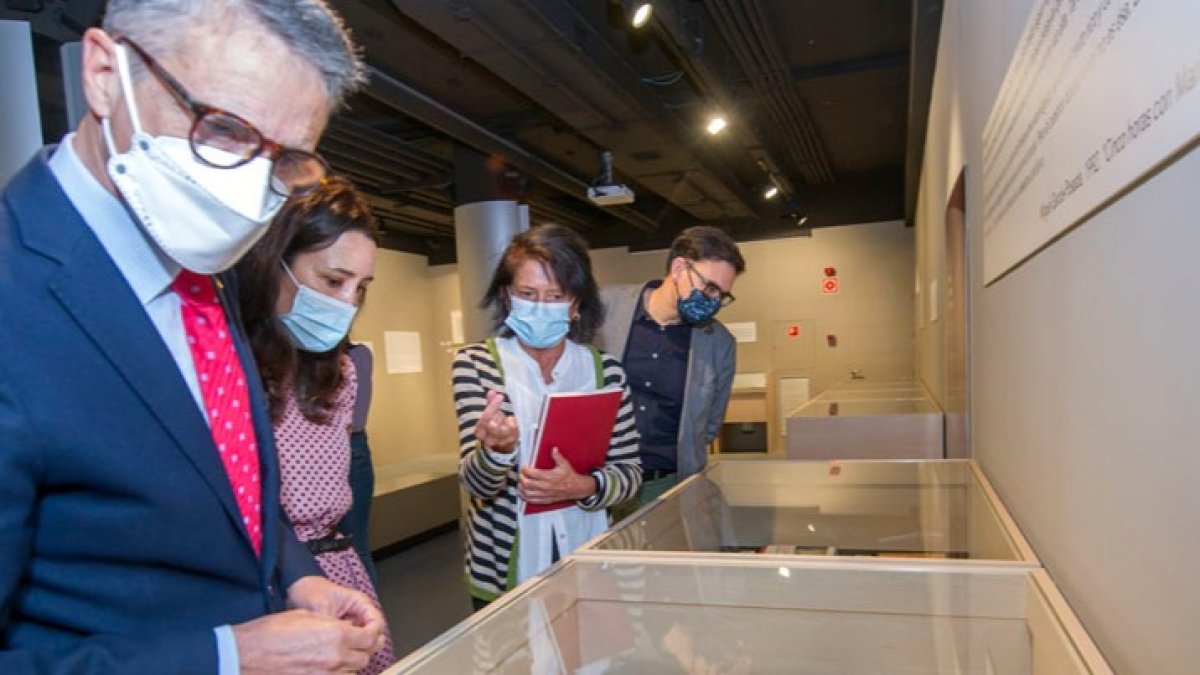 La exposición está organizada por la Fundación Cajacírculo, el Instituto Castellano y Leonés de la Lengua y Fundación Miguel Delibes. ISRAEL L. MURILLO