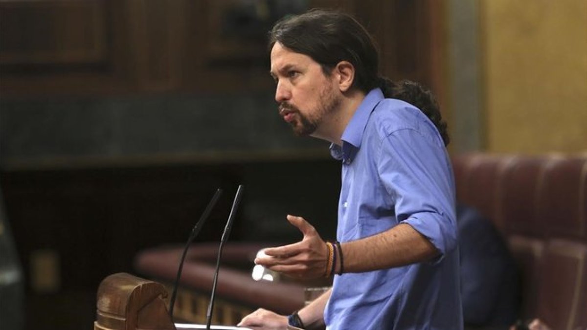 El secretario general de Podemos, Pablo Iglesias, en la tribuna del Congreso de los Diputados .-DAVID CASTRO