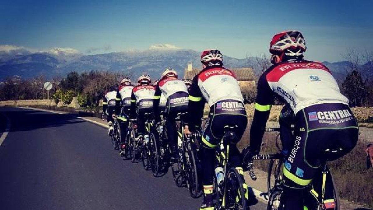 Varios componentes del Burgos BHdurante un entrenamiento previo a la Challenge de Mallorca.-