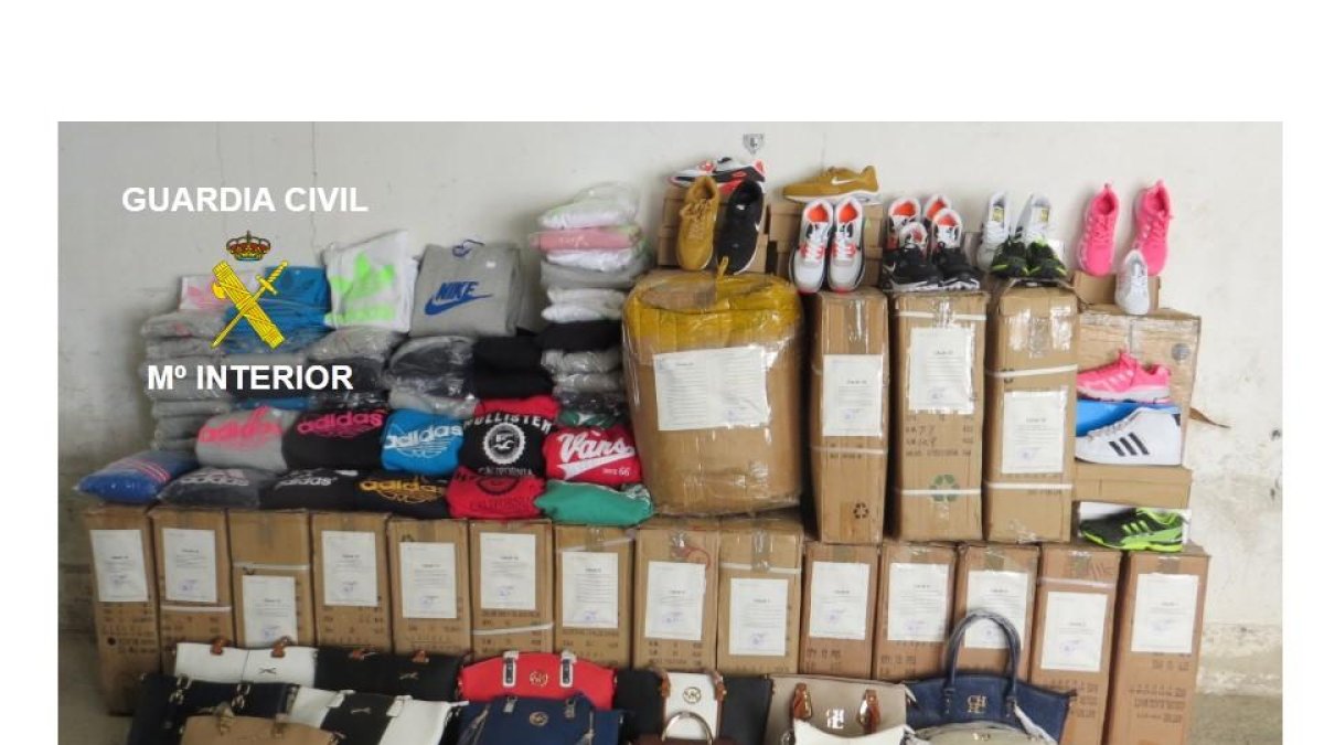 Material incautado por la Guardia Civil.-ECB
