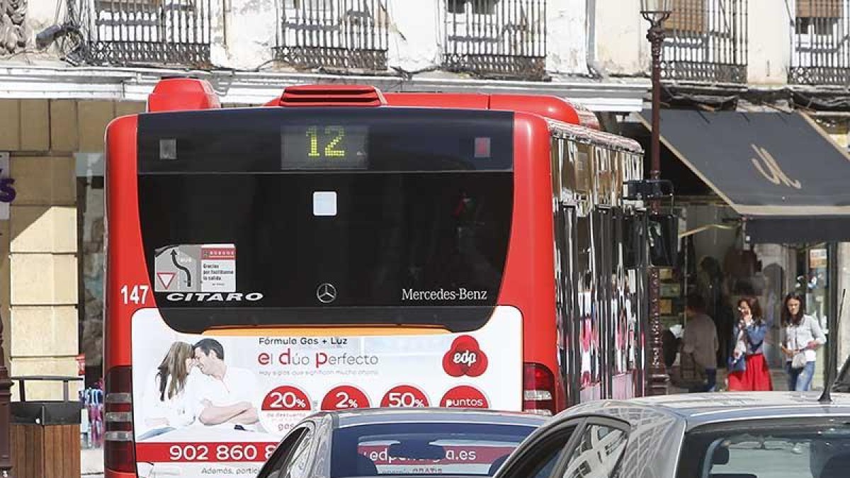 El precio del bonobús subirá un 4% al pasar de 0,45 a 0,47 céntimos.-RAÚL G. OCHOA