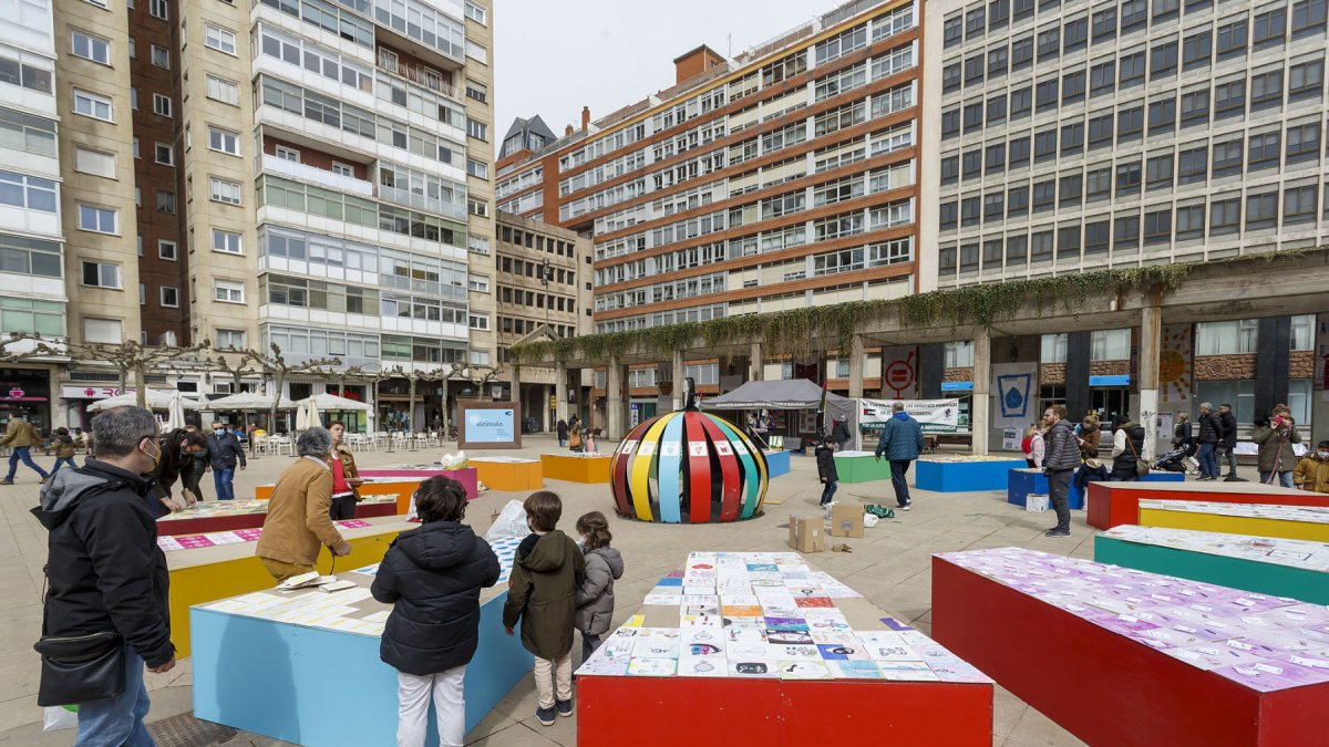 La escultura se la instalado en la plaza de España. SANTI OTERO