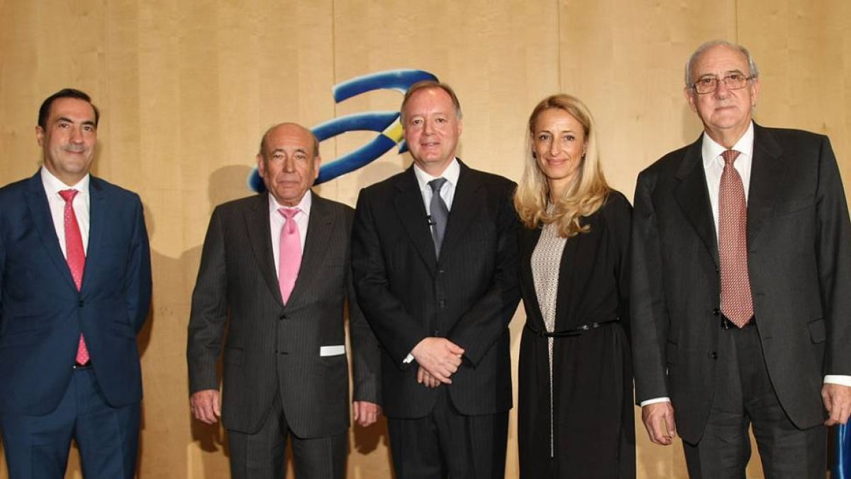 Jesús Pascual, José Antolín, presidente de honor, Ernesto Antolín, presidente ejecutivo, María Helena Antolín, vicepresidenta, y José Manuel Temiño.-ECB
