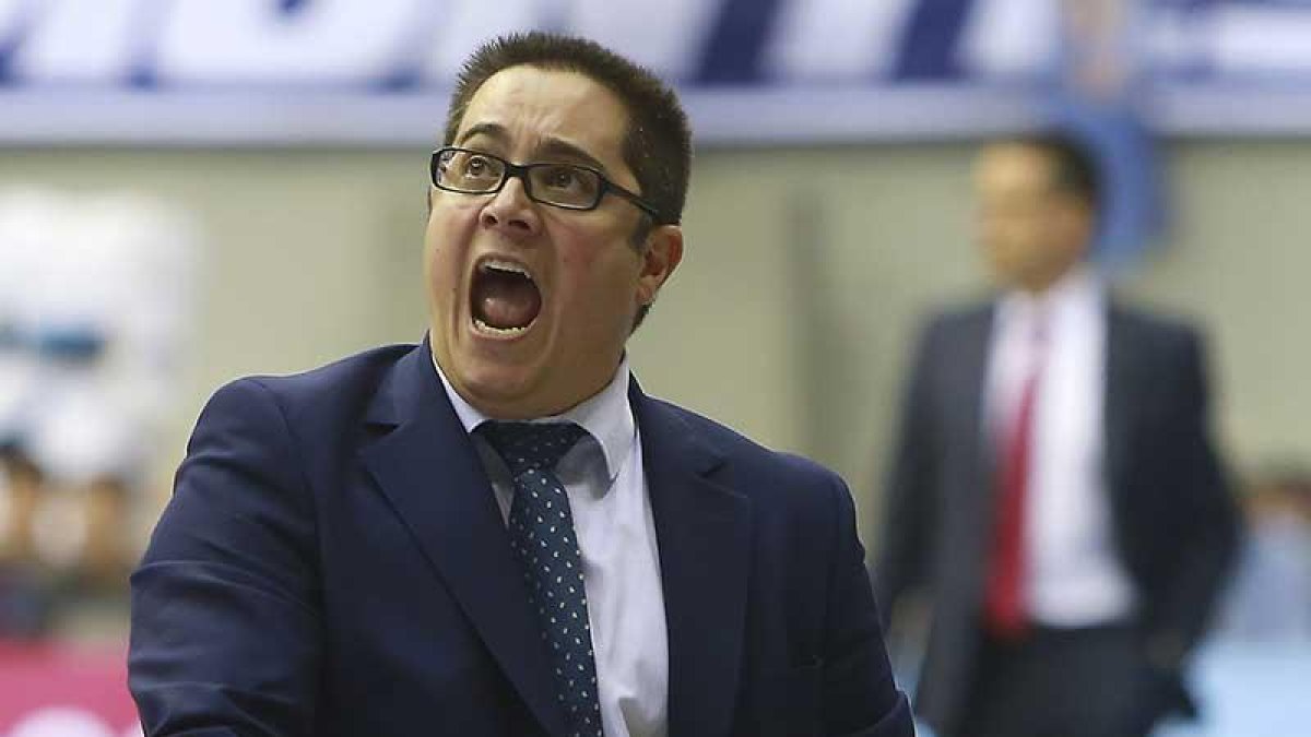 Epi se lamenta en un momento del partido de ayer.-RAÚL OCHOA
