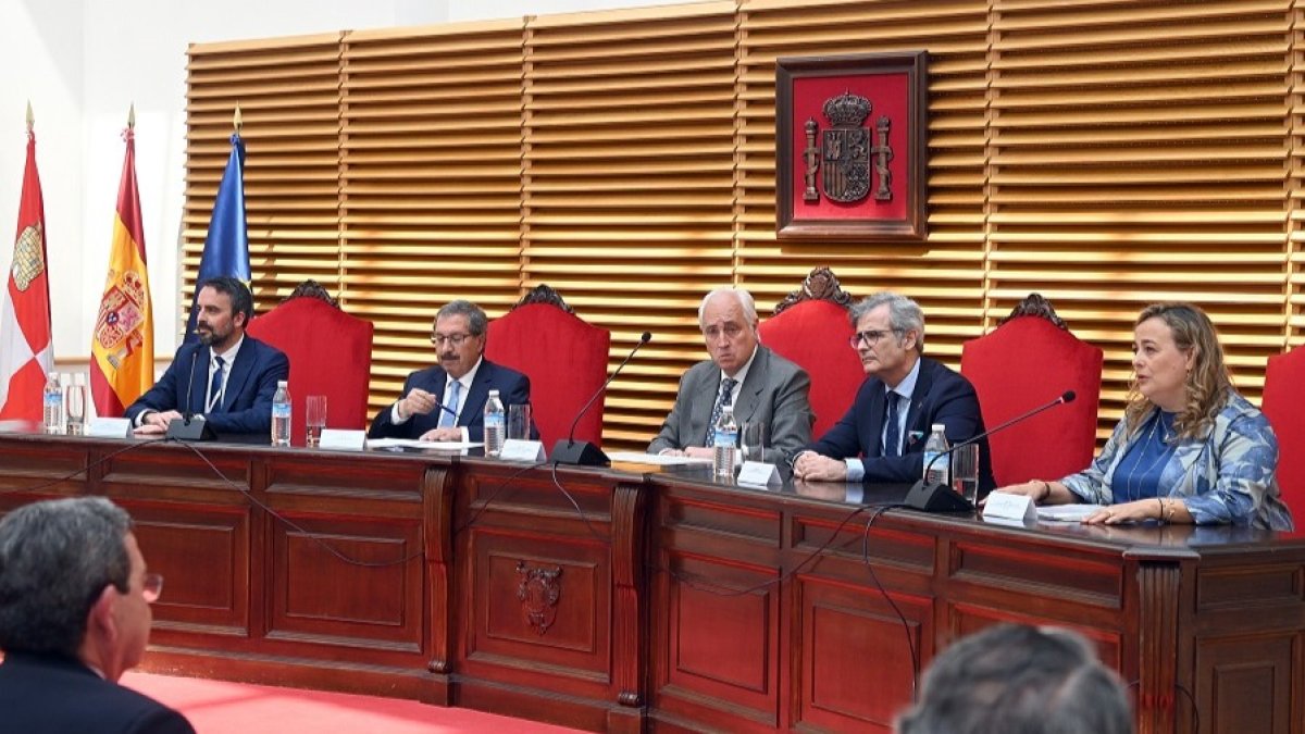 El presidente del TSJCyL, José Luis Concepción, durante la inaguración de las Jornadas Nacionales de Jueces Decanos en Burgos. ICAL