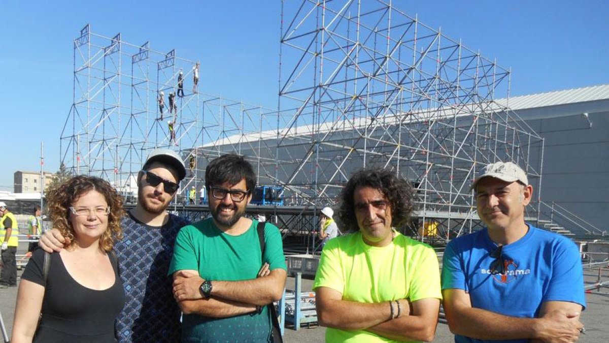 Laura Tobes, César Quero, Juan Carlos de la Fuente, Ismael San Miguel y Javier del Pozo ‘Jato’, de i. a d., el pasado jueves en el recinto ferial de Aranda.-