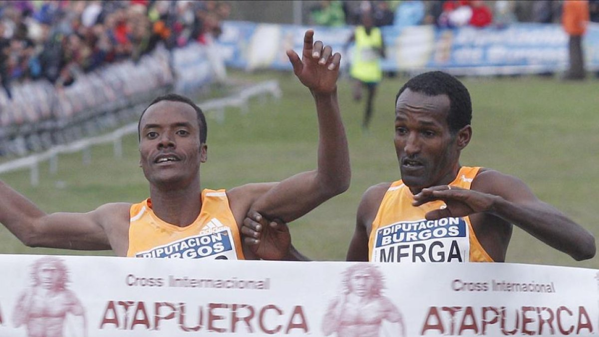 Edris y Merga protagonizaron un apretado sprint en 2014.-SANTI OTERO