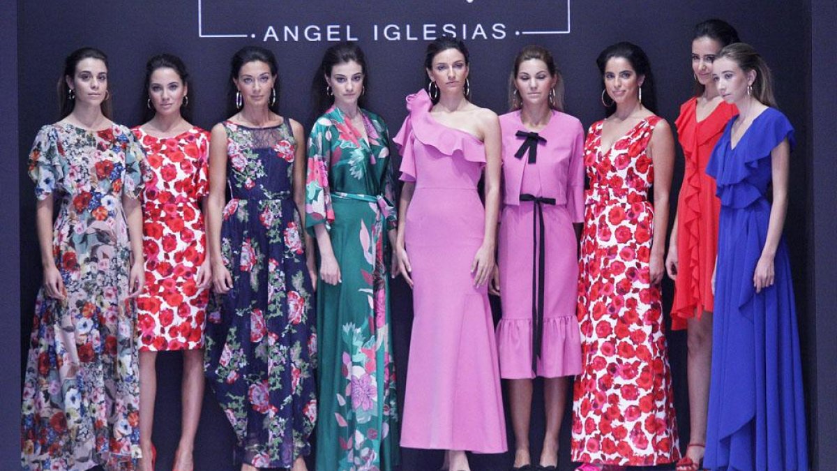 Diseños de Ángel Iglesias, que fue el encargado de abrir el desfile.-SANTI OTERO