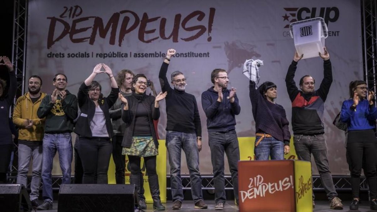 Acto central de campaña de la CUP, este domingo en el pabellón de la Vall dHebron de Barcelona.-CARLOS MONTAÑÉS