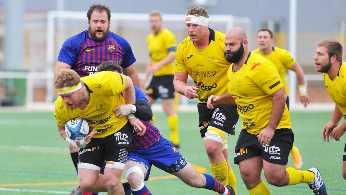 Ruan Snyman intenta ganar la línea de ventaja con el apoyo de Ascroft-Leigh, Pisapia y Alonso. TOMÁS ALONSO