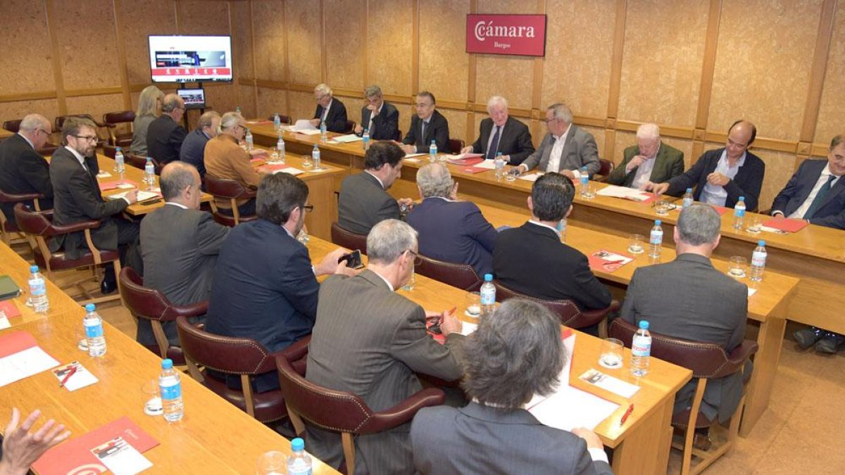 Pleno de la Cámara de Comercio celebrado ayer.-ICAL