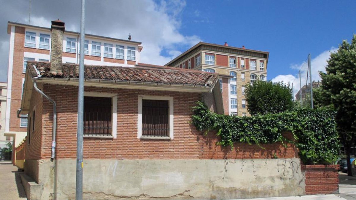 La casa del conserje del antiguo colegio Cervantes.-E.M.