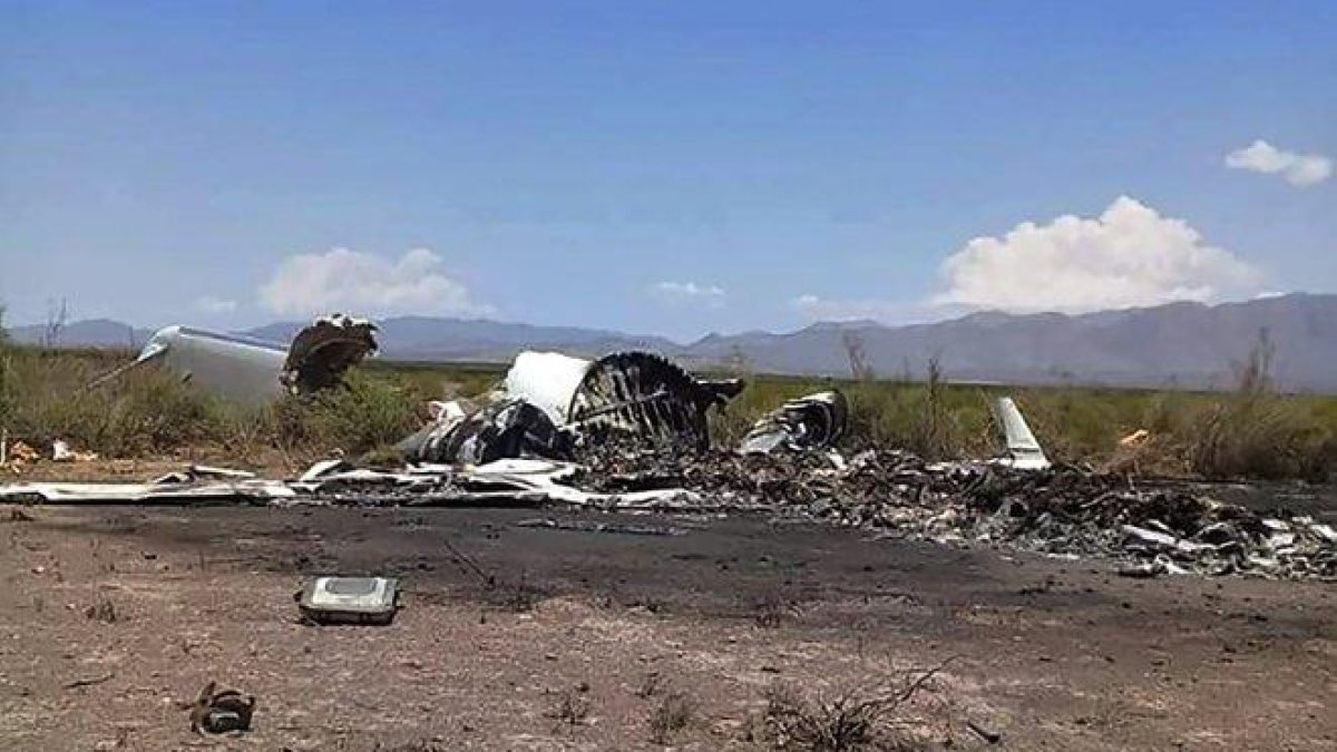 Restos de la aeronave privada que se desplomó al norte de México.-AFP / PROTECCIÓN CIVIL MÉXICO