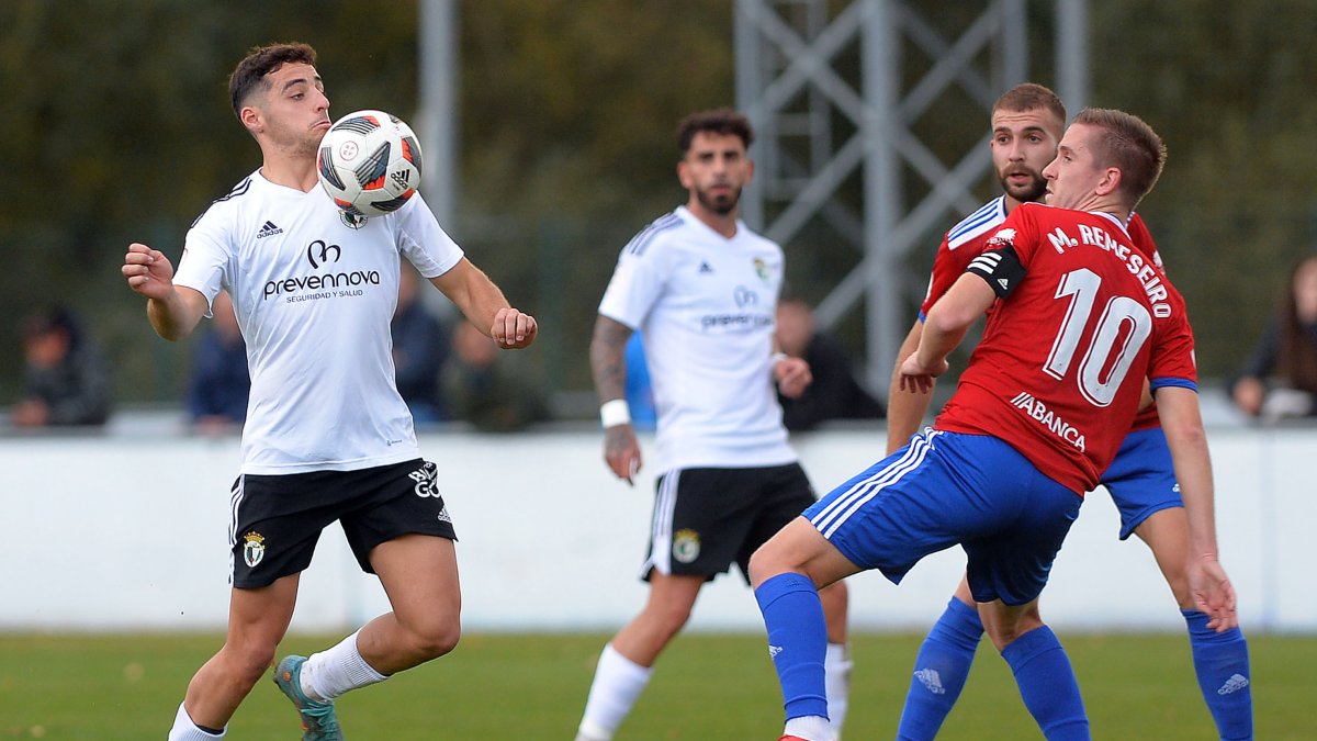 Imagen del partido entre el Burgos Promesas y Bergantiños. TOMÁS ALONSO