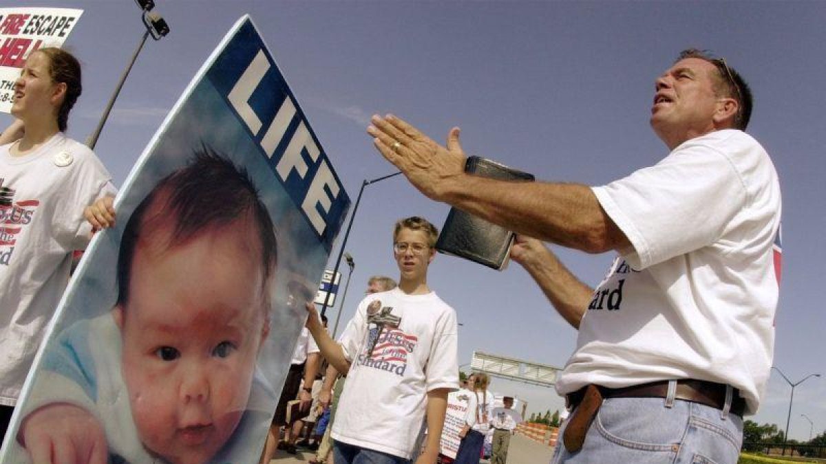 Asociación antiaborto protesta por el derecho a la vida.-AP