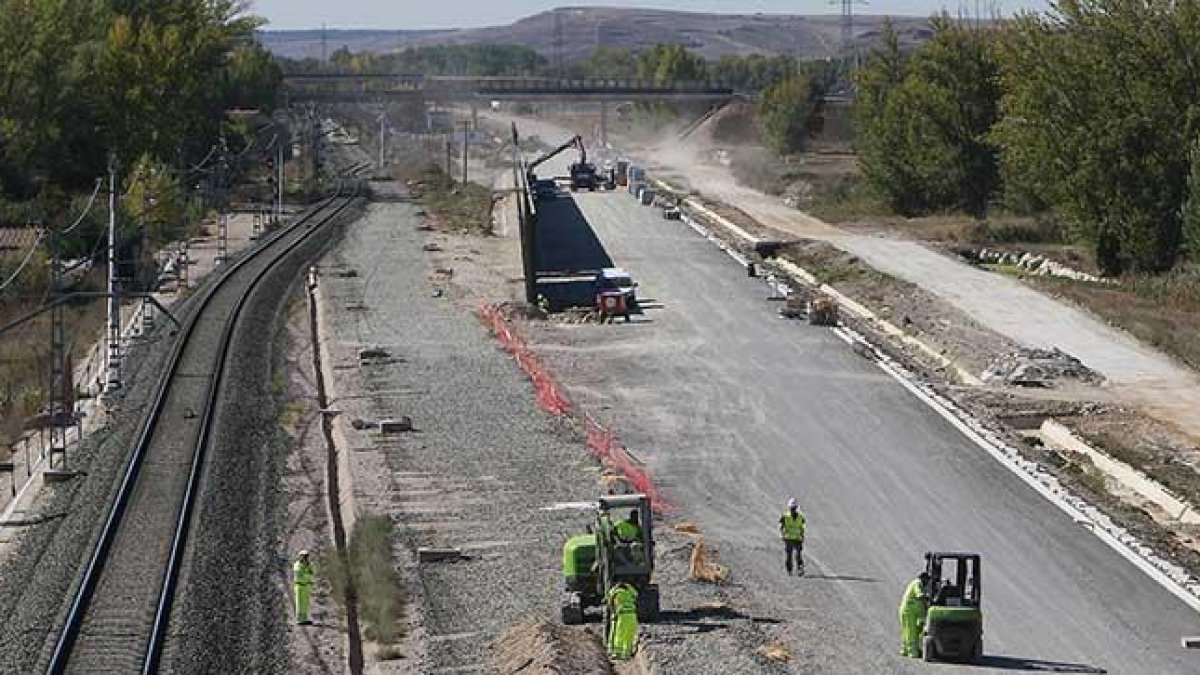 Imagen de las obras del AVE en el mes de octubre en el entorno de Quintanilla de las Carretas.-RAÚL G. OCHOA