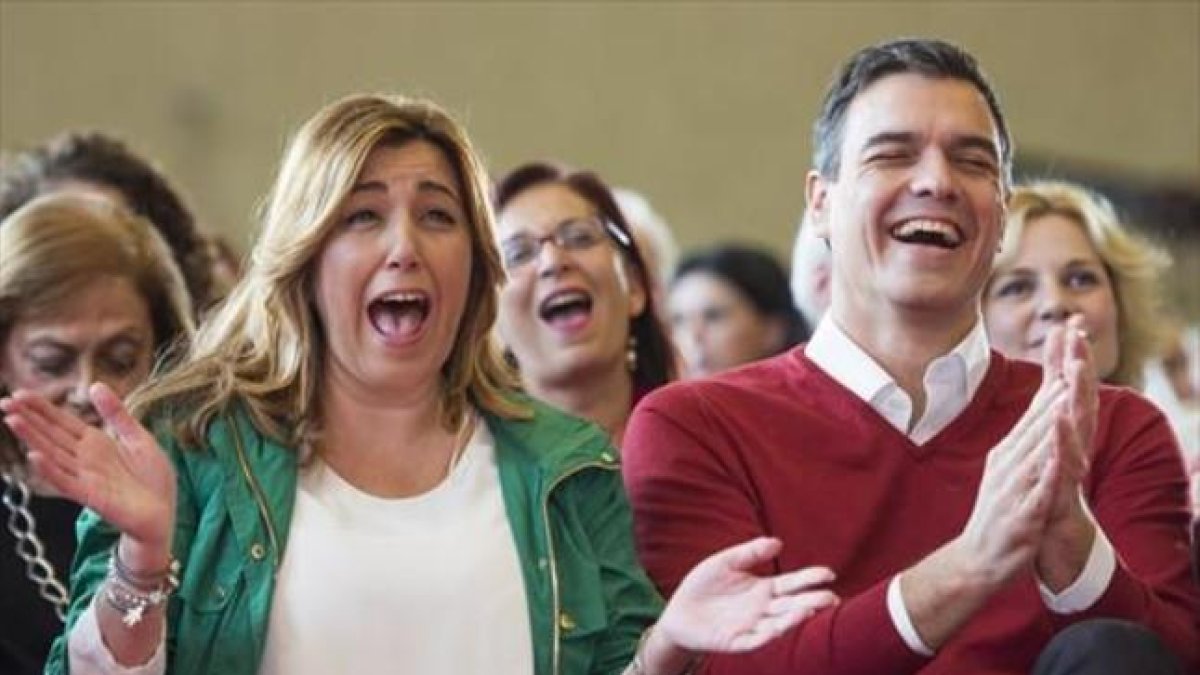 Susana Díaz y Pedro Sánchez, durante el mitin del PSOE en Sevilla.-EFE / RAÚL CARO