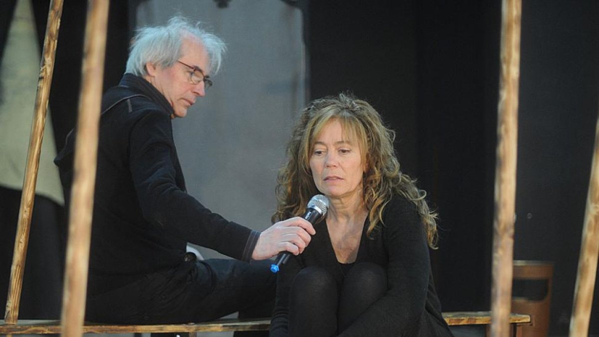 Juan Luis Sáez y Ana I. Roncero, ayer en La Parrala, durante los ensayos del espectáculo.-Israel L. Murillo