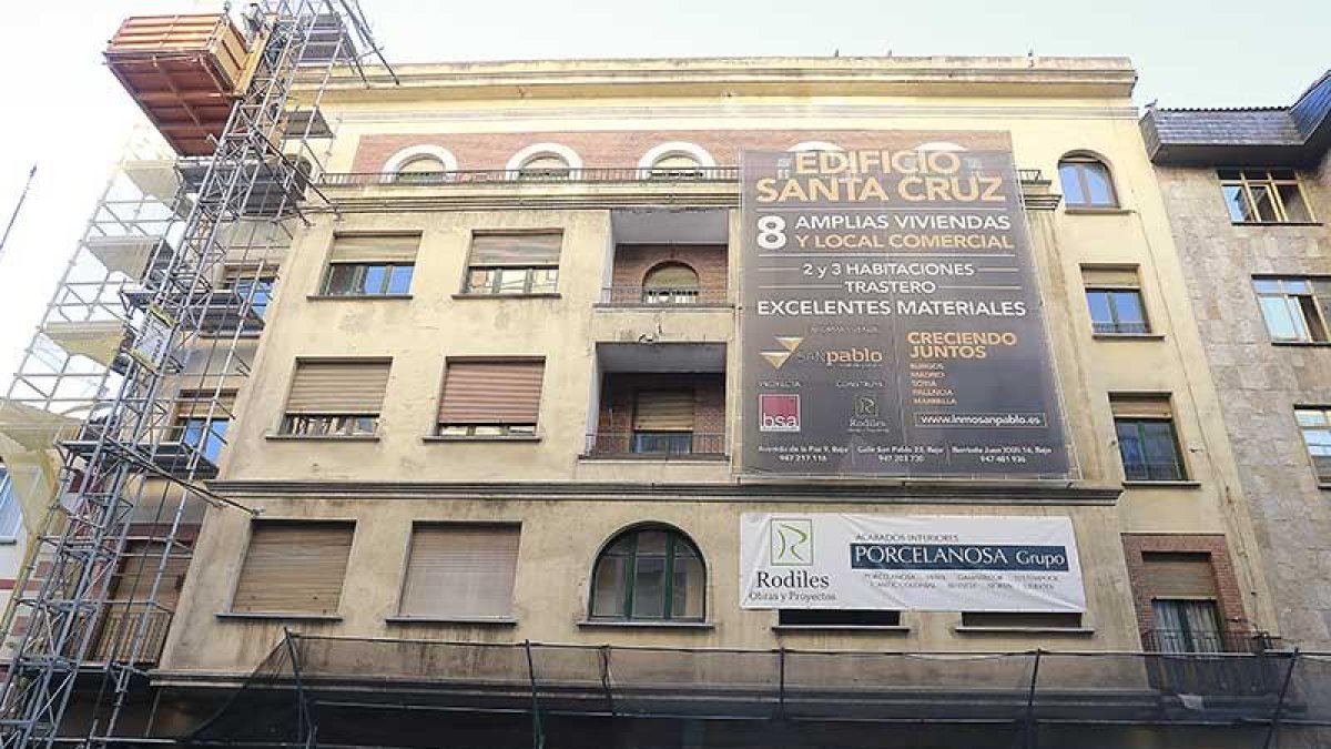 Los grandes proyectos de rehabilitación recuperan edificios del centro para viviendas exclusivas.-RAÚL G. OCHOA