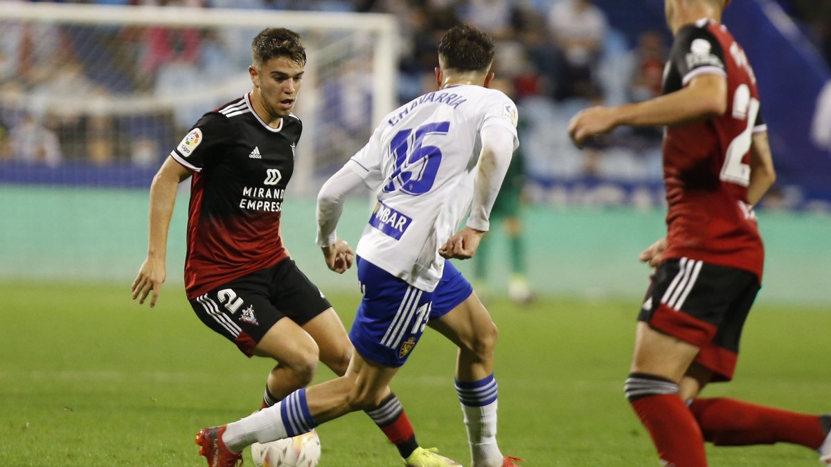 El Mirandés fue superior al Zaragoza en el tramo final del encuentro. CD Mirandés