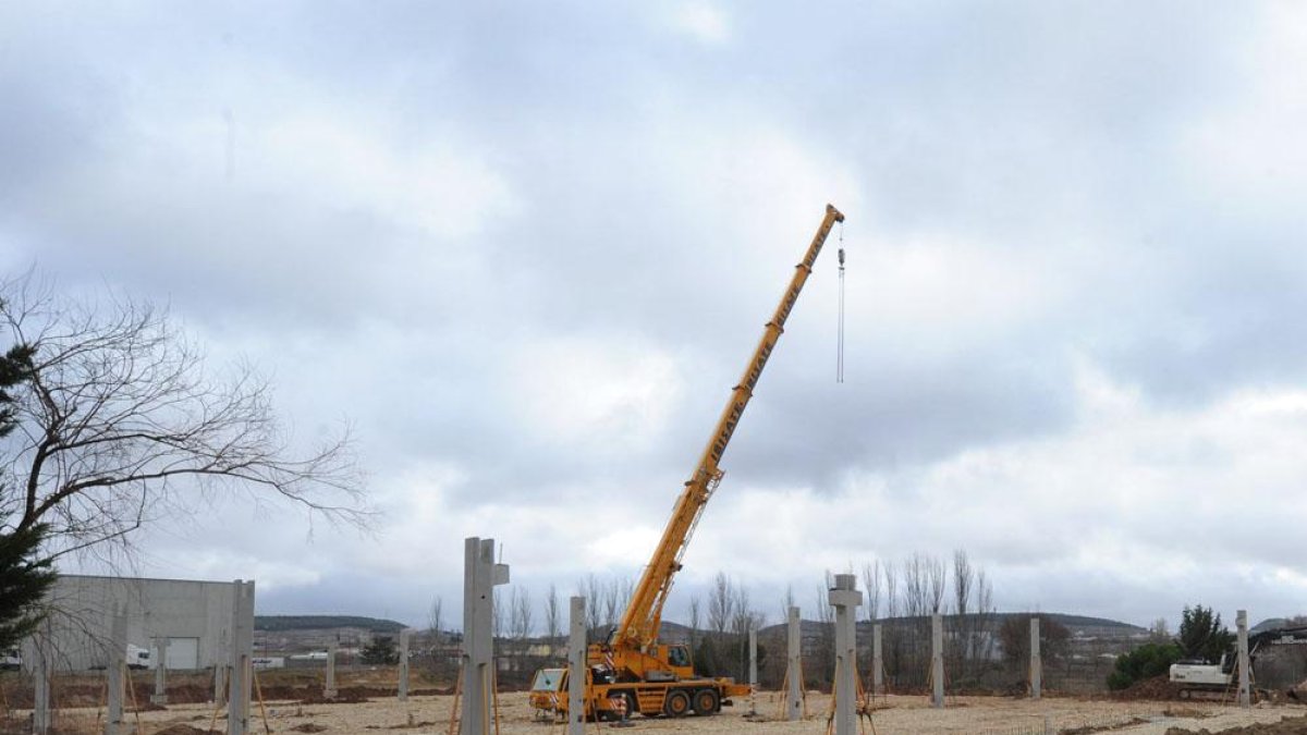 Imagen de las obras de ampliación de Agrolab en Villaloquéjar.-ISRAEL L. MURILLO