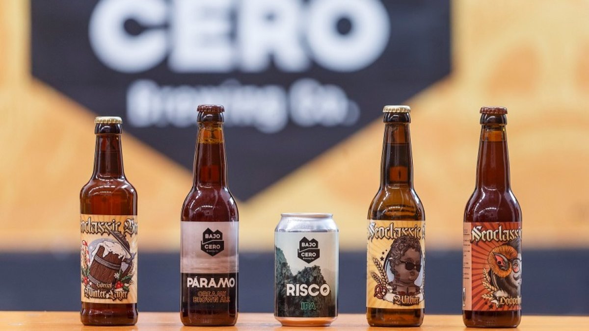 Las cinco cervezas de la marca burgalesa Bajo Cero que han triunfado en el International Beer Challenge 2022. SANTI OTERO