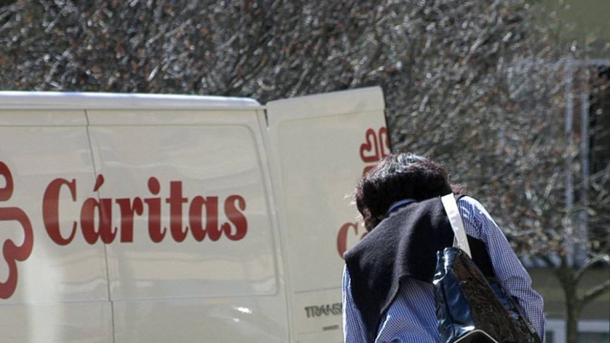 Organizaciones como Cáritas y Cruz Roja son el recurso más cercano para personas sin ingresos.-RAÚL G. OCHOA