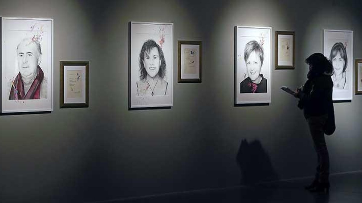 La colección se compone de 35 retratos, 25 pertenecientes a miembros de la Asociación Las Calzas de Villadiego, donde se exhibirán entre el 6 de diciembre y el 6 de enero.-Raúl Ochoa