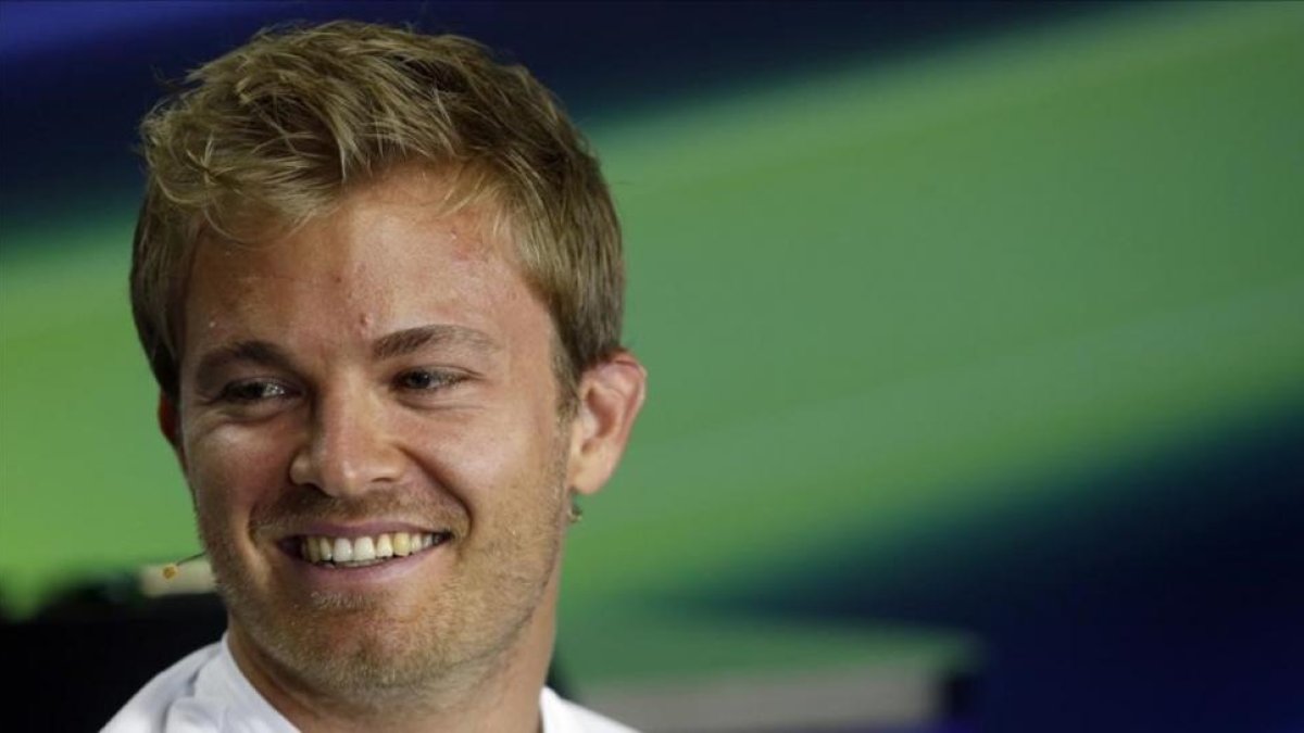 Nico Rosberg, en la conferencia de prensa de ayer en Budapest.-AP / DARKO VOJINOVIC