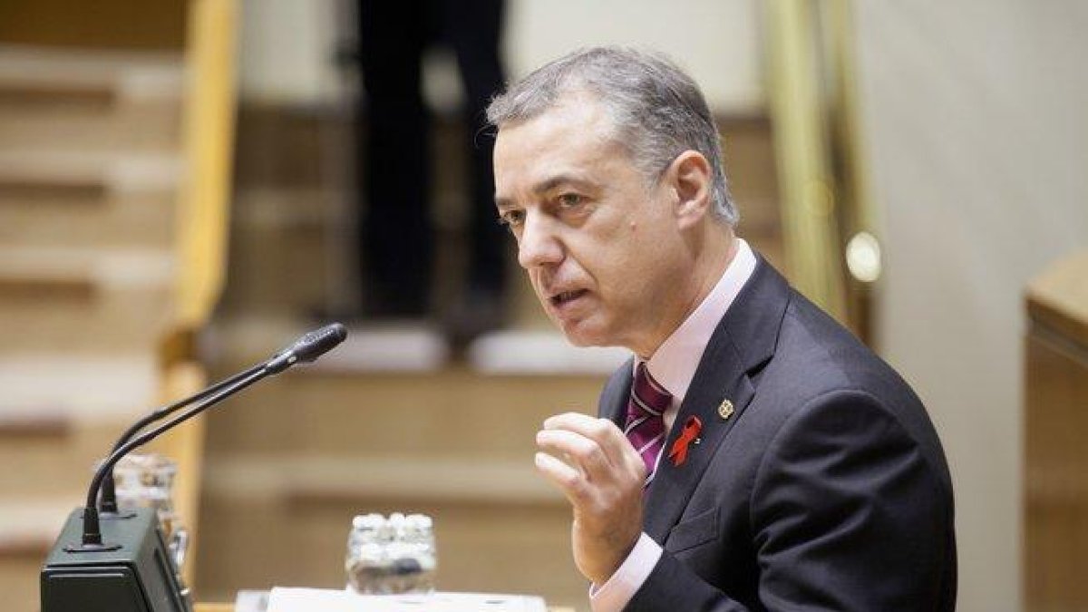 El lendakari, Iñigo Urkullu, en un pleno del Parlamento vasco.-EFE / DAVID AGUILAR