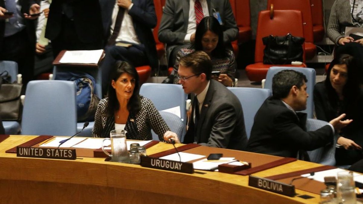 La embajadora de EEUU ante la ONU, Nikki Haley, en la reunión del Consejo de Seguridad-AFP / SPENCER PLATT