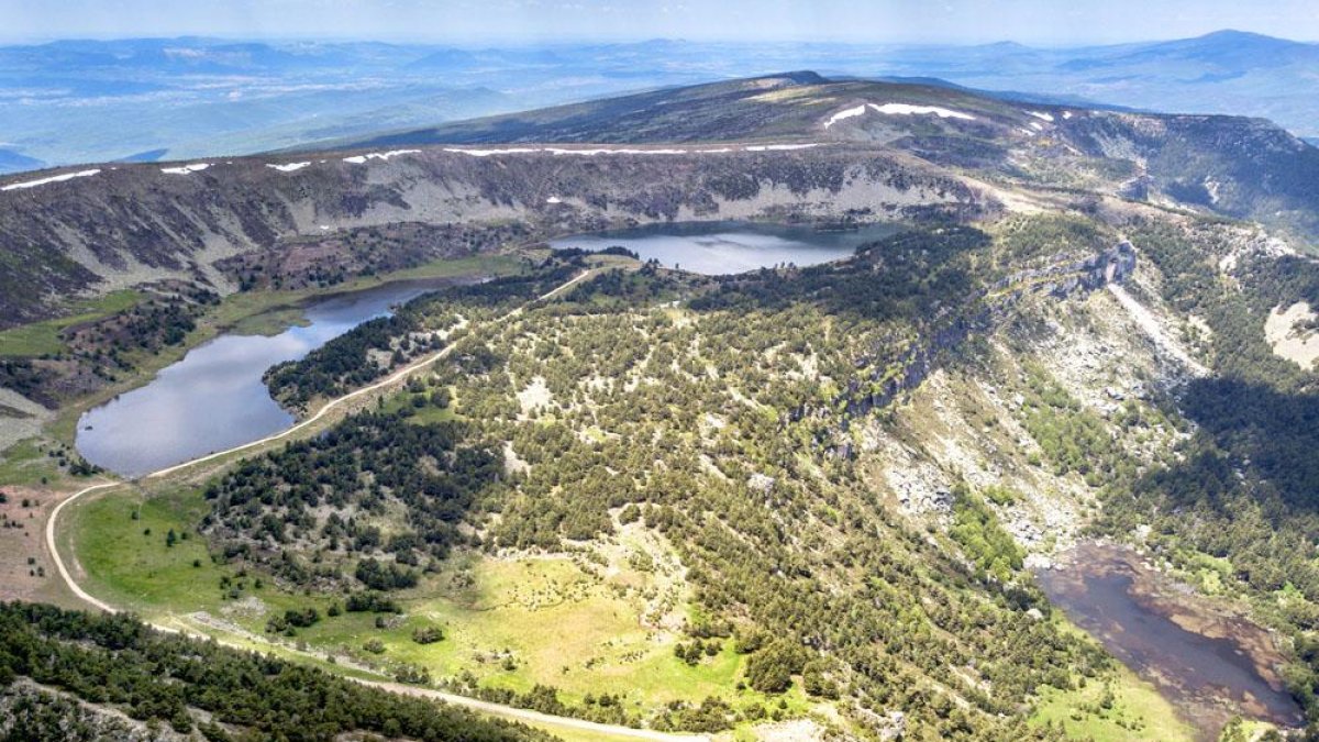 Vista aérea de las Lagunas Glaciares de Neila.-ECB