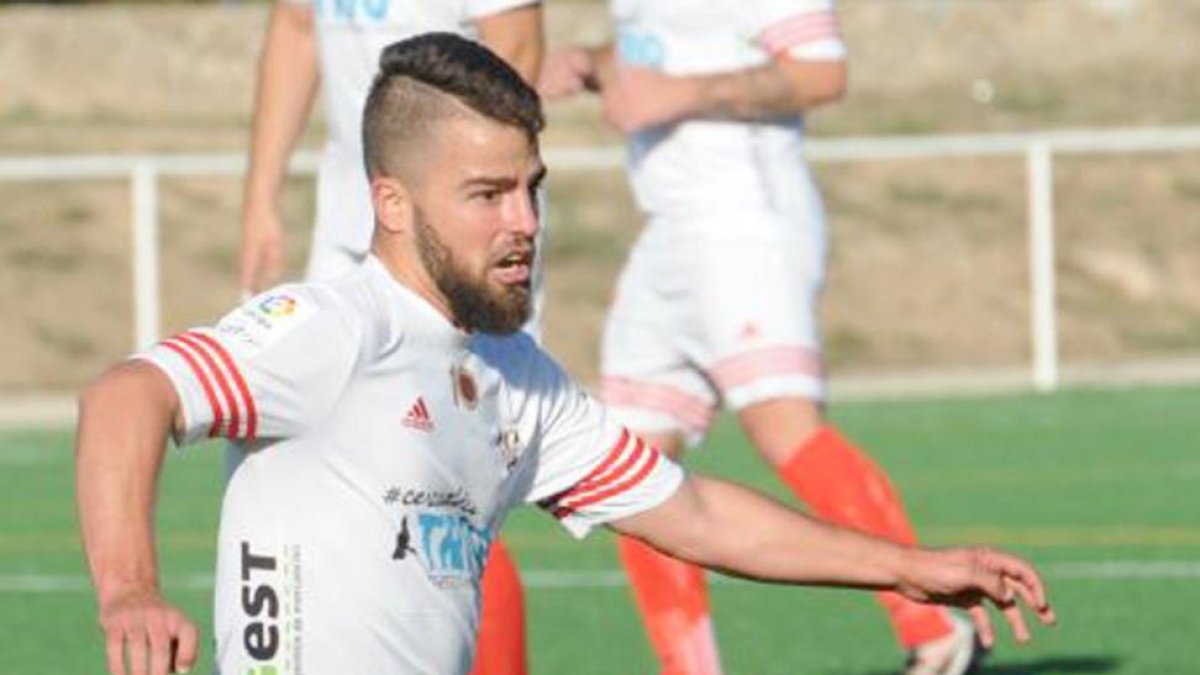 Viti controla el balón en un choque disputado en San Amaro.-SANTI OTERO