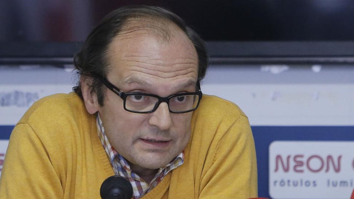 Juan Carlos Barriocanal durante una rueda de prensa en El Plantío.-RAÚL G. OCHOA