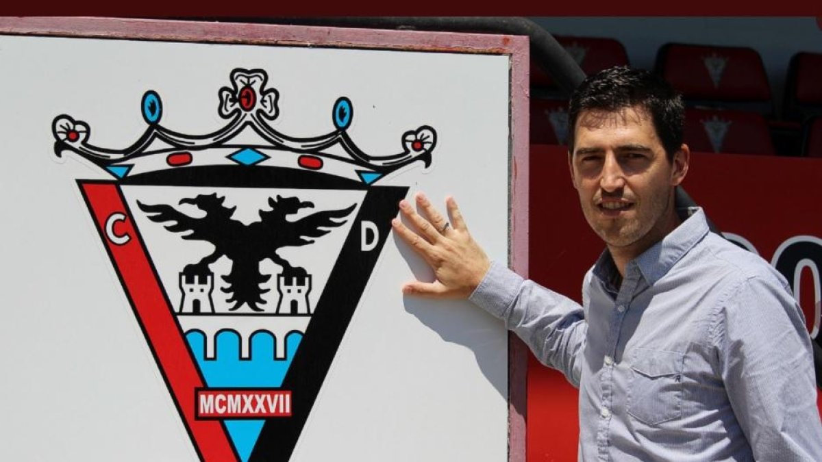 Andoni Iraola, el día de su presentación como técnico del Mirandés.-TWITTER / @CDMIRANDES