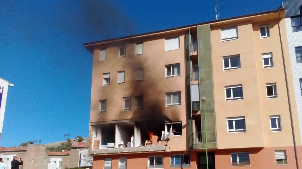 Estado de la fachada del piso tras la explosión.-ECB