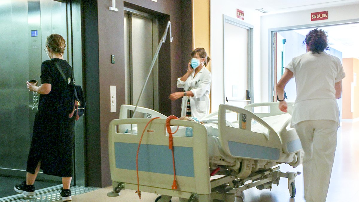 El brote se ha detectado en el bloque D del centro hospitalario. ISRAEL L. MURILLO