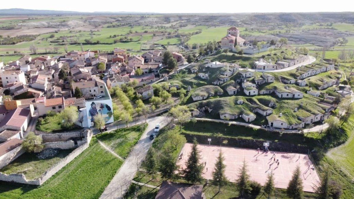 Imagen de 'El Cotarro', el barrio de bodegas de Moradillo de Roa (Burgos). Nacho Rincón