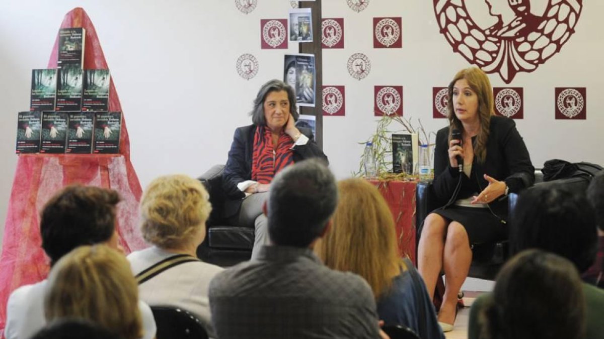 Dolores Redondo, durante su visita hace un año medio con la Trilogía del Baztán.-