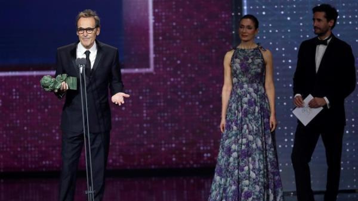 El compositor Alberto Iglesias tras recibir el premio.-EFE / CHEMA MOYA