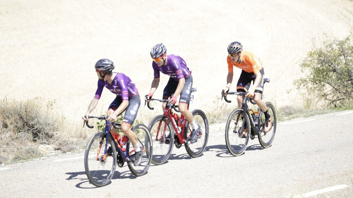 Madrazo tira de la escapada junto a Carlos Canal. BURGOS BH