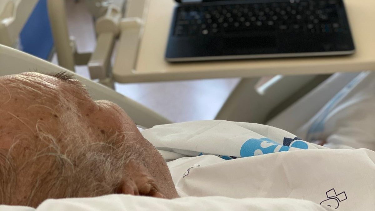 Amancio se encuentra ya en planta donde se recupera de las secuelas que le ha dejado el virus, incluida la pérdida de más de 20 kilos de peso. ECB