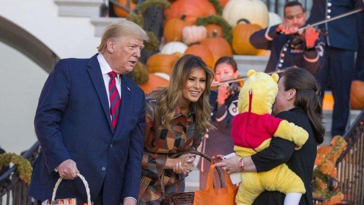 Cientos de calabazas adornan estos días la fachada de la Casa Blanca para celebrar Halloween.-AP / ALEX BRANDON