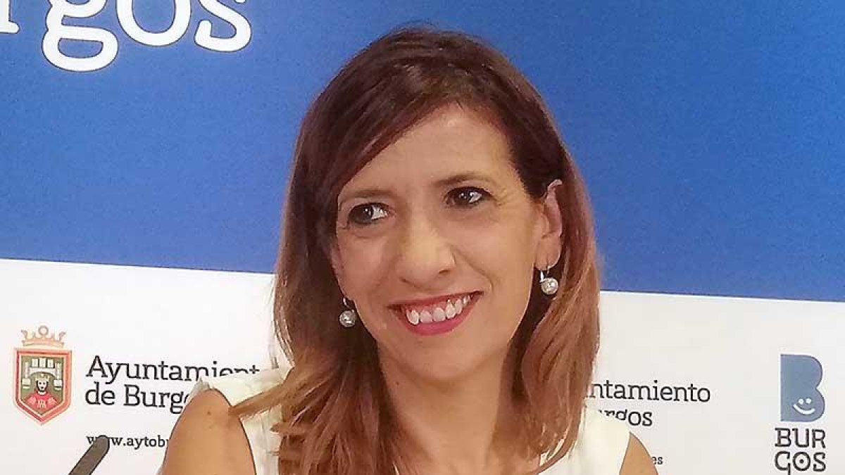 La portavoz del equipo de Gobierno, Nuria Barrio, en una rueda de prensa.