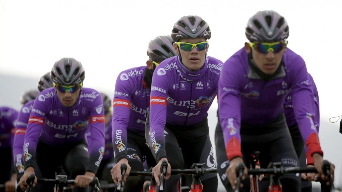 Los componentes del Burgos BH ruedan en un entrenamiento de la concentración de Almuñécar.-BURGOS BH