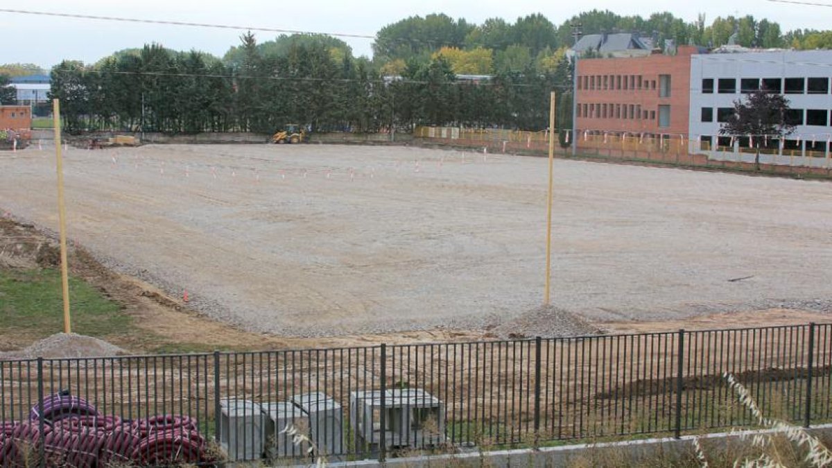 Estado actual de las obras de remodelación del campo de Rugby de San Amaro, uno de los catorce proyectos de las inversiones financieramente sostenibles.-MIGUEL CUENCA
