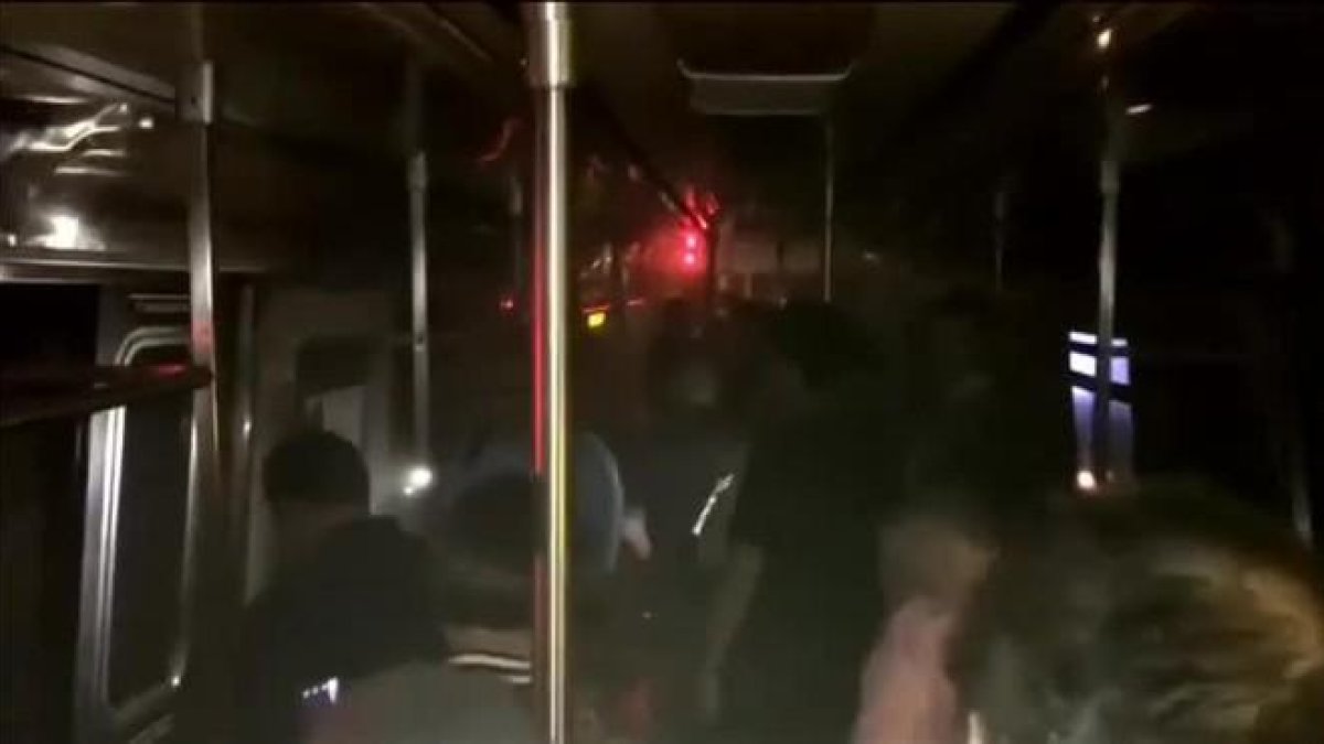 Hay, al menos, 37 heridos. Todo apunta a que se ha debido a un corte del suministro eléctrico.-