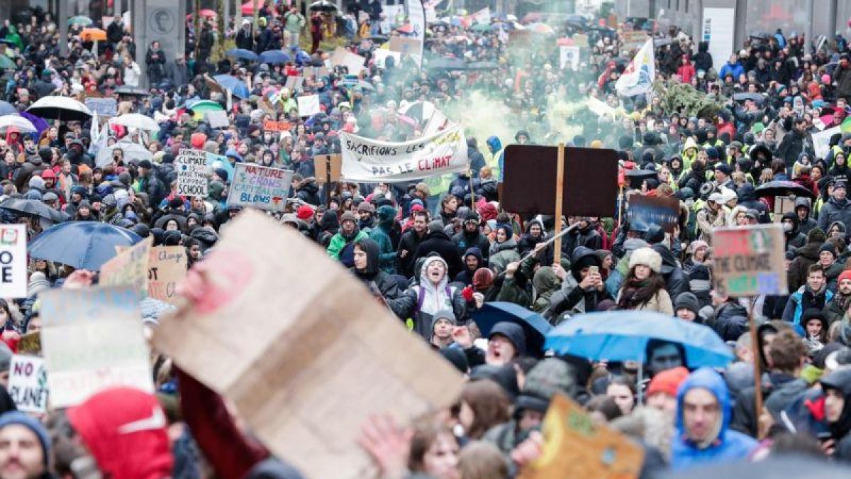 Las protestas multitudinarias contra el cambio climático en Bruselas EFE EPA STEPHANIE LECOCQ-EPA