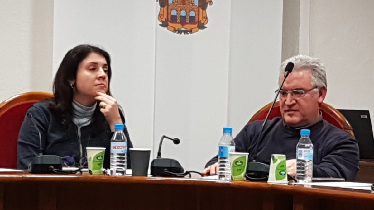 Mar Alcalde e Ildefonso Sanz, durante un pleno en Aranda. ECB