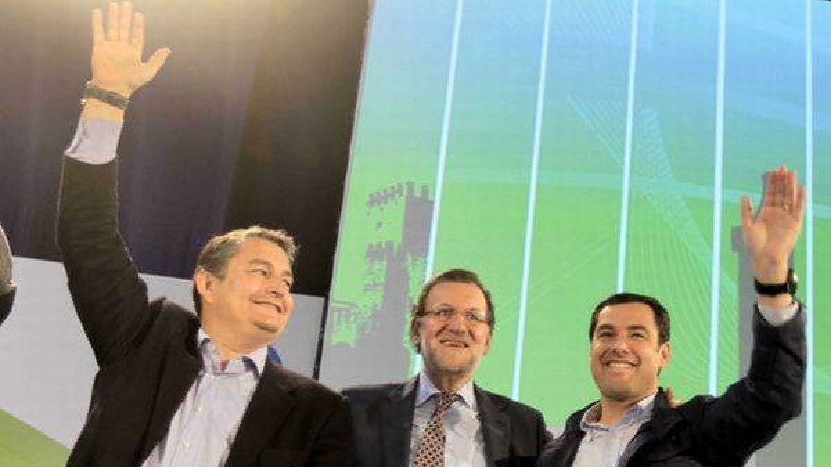Antonio Sanz (izquierda), junto a Mariano Rajoy y Juan Manuel Moreno Bonilla, en un acto del PP en Jerez el pasado marzo.-Foto: VÍCTOR LÓPEZ / EFE